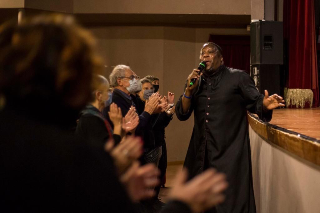 Successo di pubblico per il Gospel di Pastor Ron al Teatro Capodaglio: