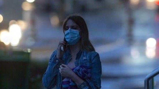 Mascherina obbligatoria la sera ANCHE all'aperto in luoghi con probabilità di assembramento