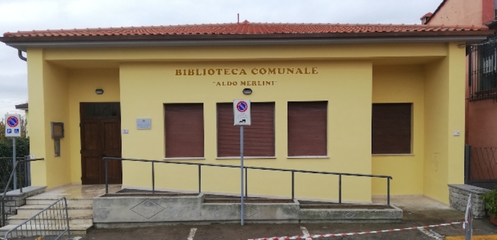 Castelfranco di Sopra: sotto l'albero la nuova Biblioteca comunale ed una pubblicazione su Wanda Capodaglio